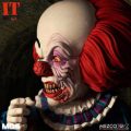 Pennywise همه چیزهایی است که شما همیشه از آن می ترسیدید و اکنون، او به سری طراحان Mezco می پیوندد. پنی وایز دارای یک پرتره سر قابل تعویض است که وخامت او را پس از شکست توسط باشگاه بازنده ها نشان می دهد. یک دست اشاره گر چپ قابل تعویض و یک دست راست هیولا مانند قابل تعویض شامل می شود. Pennywise با مجموعهای از 3 بادکنک همراه است که روی بادکنک زرد نوشته شده «اکنون به عقب برگرد». هر 3 بادکنک یا فقط بادکنک زرد مفرد را می توان به طور مرتب در دست راست او نگه داشت. از موهای قرمز آتش گرفته تا کفش های دلقک سایز بزرگش، پنی وایز همه کابوس هایی است که تا به حال دیده اید. او یک کت و شلوار دلقک با رنگ های روشن با جزئیات پوم پوم در جلو می پوشد. MDS IT (1990): Deluxe Pennywise 6 اینچ ارتفاع دارد و دارای 9 نقطه اتصال است. او در یک جعبه پنجره بسته بندی شده است که برای نمایش عالی است.