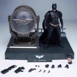 فیگور بتمن پک 3 عددی همراه استند و چراغ علامت بتمن Batman Bruce Wayne