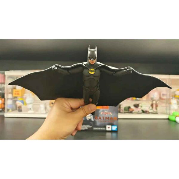 اکشن فیگور بتمن مایکل کیتون مدل The Batman Micheal Keaton S.H.Figuarts برند بندای