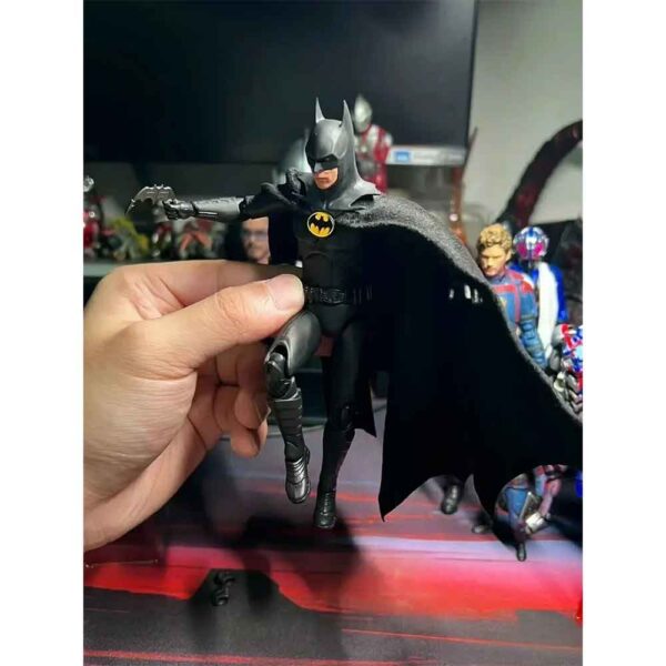 اکشن فیگور بتمن مایکل کیتون مدل The Batman Micheal Keaton S.H.Figuarts برند بندای