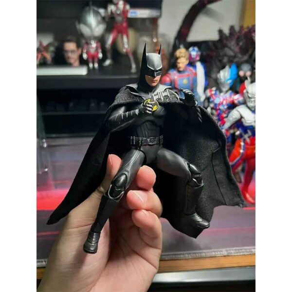 اکشن فیگور بتمن مایکل کیتون مدل The Batman Micheal Keaton S.H.Figuarts برند بندای