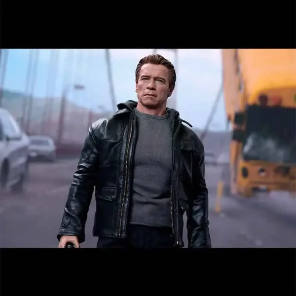 اکشن فیگور آرنولد شوارتزنگ T-800 Guardian - Terminator Genisys برند HOT Toys