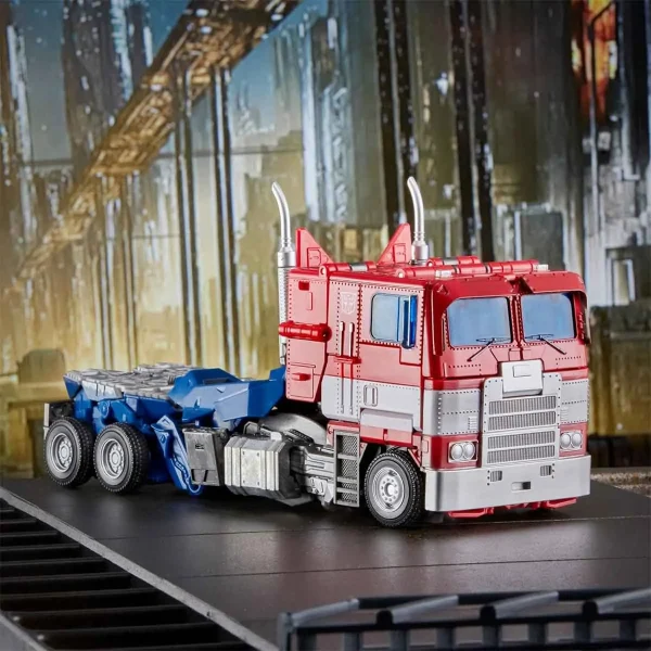 اکشن فیگور آپتیموس پرایم Optimus Prime برند Transformers takara tomy