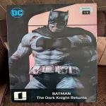 فیگور بتمن Batman The Dark Knight Returns 1/6 Diorama برند آیرون استودیو