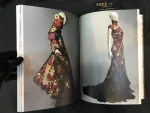 فوتوبوک الکساندر مک کوئین ( زیبایی وحشی ) Alexander McQueen: Savage Beauty