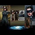 اکشن فیگور کت وومن سلینا کایل Catwoman ( ان هاتاوی – سه گانه دارک نایت ) برند Hot Toys