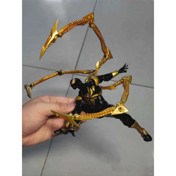 اکشن فیگور آیرون اسپایدر سری Sentinel Iron Spider Black Suit برند یاماگوچی