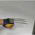 دستکش ولوورین X-Men Wolverine به همراه دو عدد مینی فیگور ددپول از فیلم ددپول ولوورین