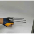 دستکش ولوورین X-Men Wolverine به همراه دو عدد مینی فیگور ددپول از فیلم ددپول ولوورین