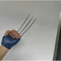 دستکش ولوورین X-Men Wolverine به همراه دو عدد مینی فیگور ددپول از فیلم ددپول ولوورین