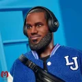 اکشن فیگور شاهکار از لبرون جیمز لباس پارچه ای برند اورجینال باربی LeBron James ارتفاع 30 سانت