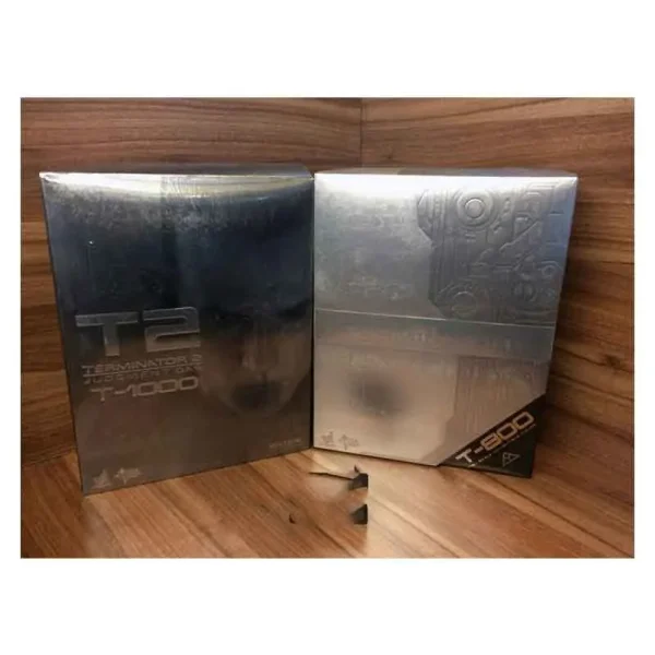 اکشن فیگور ترمیناتور T800 Terminator برند هات تویز مقیاس 1/6