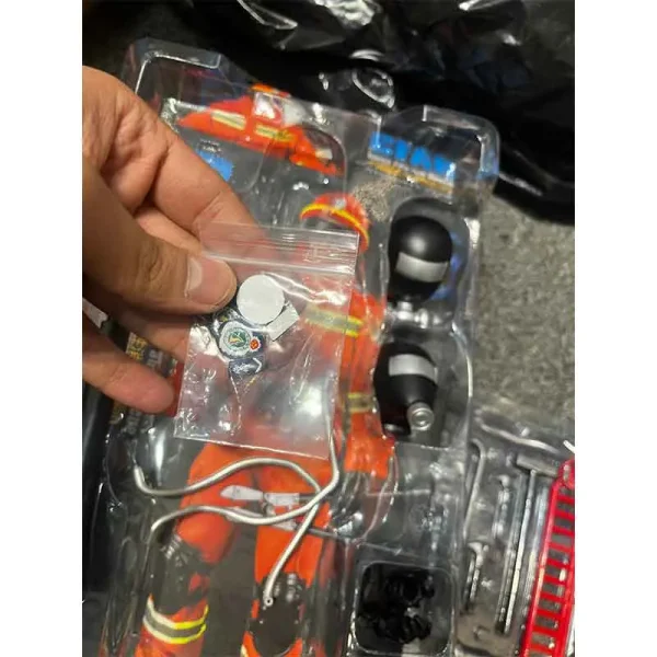 اکشن فیگور آتش نشانی FIREFIGHTER DOLL با تمام اکسسوری ها ارتفاع 30 سانت