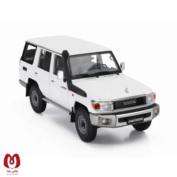 ماکت ماشین تویوتا TOYOTA LAND CRUISER 76 (2017) برند Almost Real