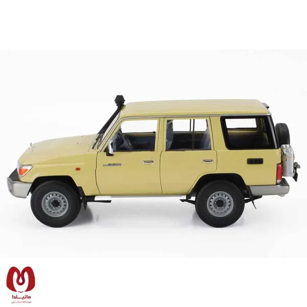 ماکت ماشین تویوتا TOYOTA LAND CRUISER 76 (2017) برند Almost Real