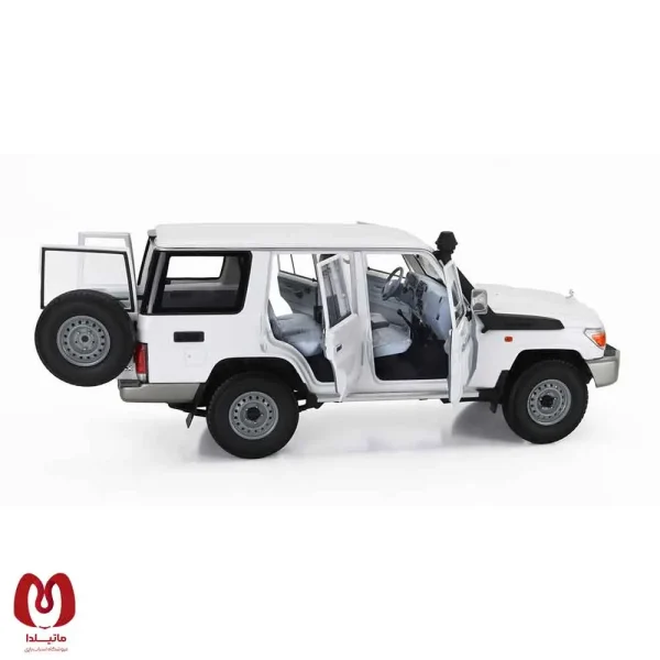 ماکت ماشین تویوتا TOYOTA LAND CRUISER 76 (2017) برند Almost Real