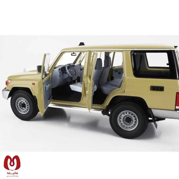 ماکت ماشین تویوتا TOYOTA LAND CRUISER 76 (2017) برند Almost Real