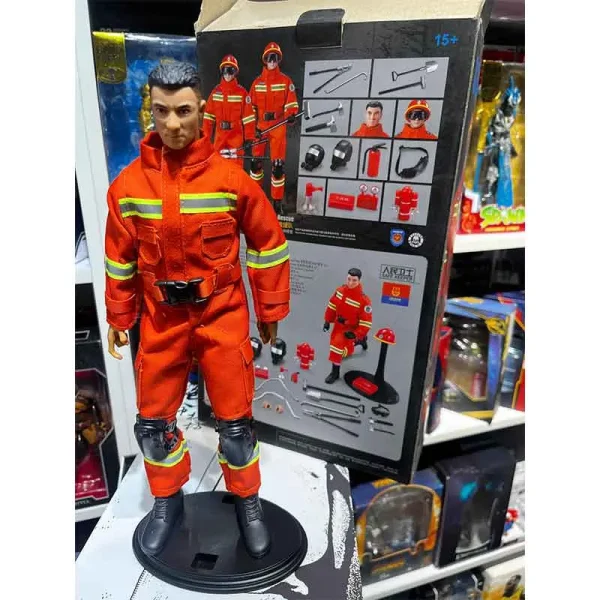اکشن فیگور آتش نشانی FIREFIGHTER DOLL با تمام اکسسوری ها ارتفاع 30 سانت